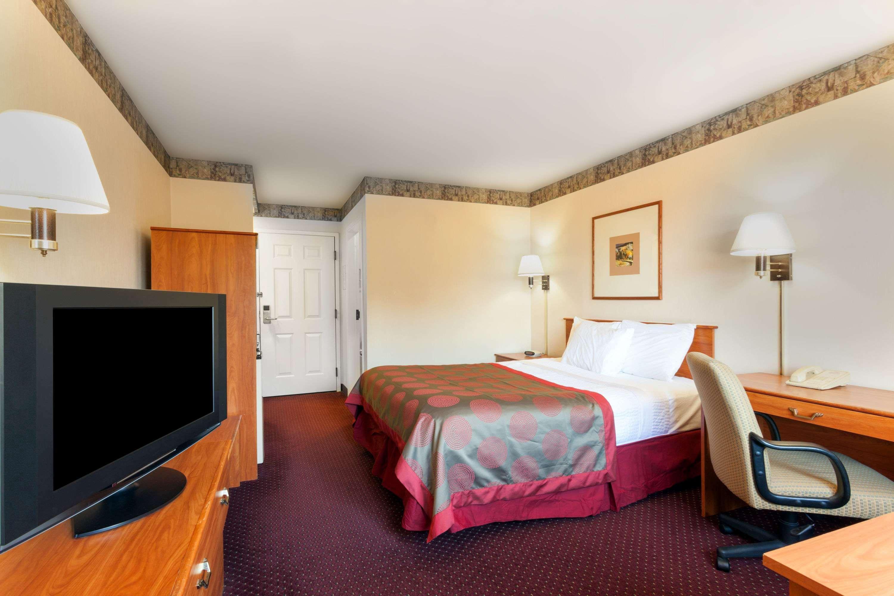 Hotel Ramada Limited Airport Tukwila Extérieur photo